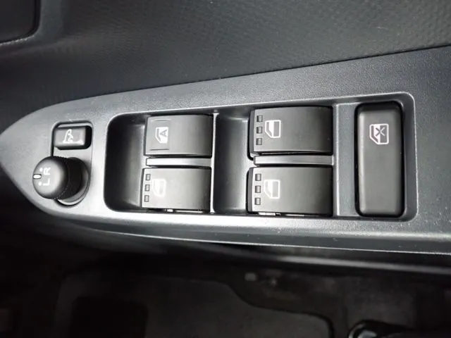 ミラ　イース（ダイハツ）の車両写真