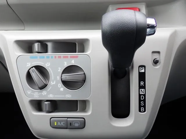 ミラ　イース（ダイハツ）の車両写真