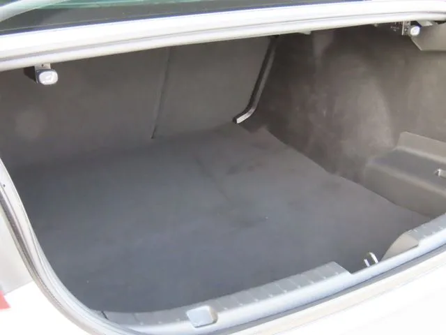 マツダ　ＭＡＺＤＡ３　セダン