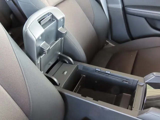 マツダ　ＭＡＺＤＡ３　セダン