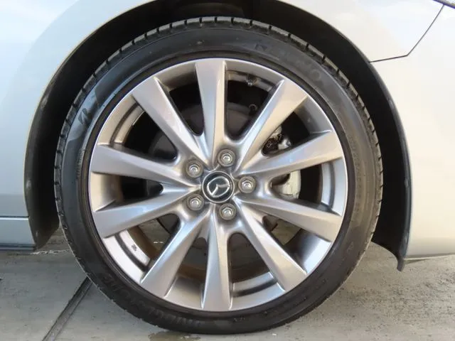 マツダ　ＭＡＺＤＡ３　セダン