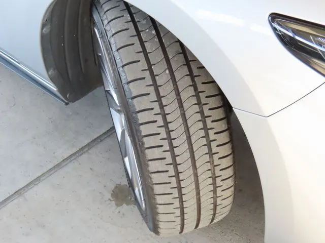 マツダ　ＭＡＺＤＡ３　セダン