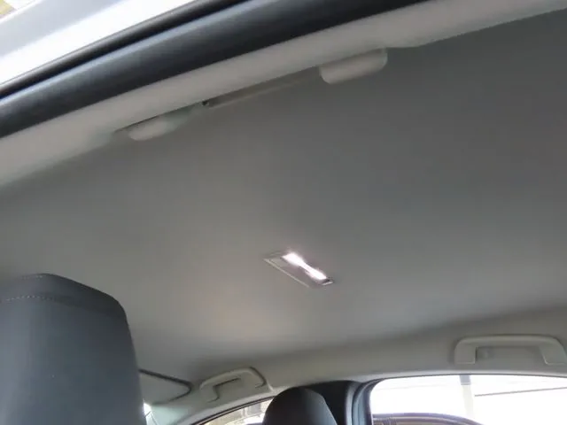 マツダ　ＭＡＺＤＡ３　セダン