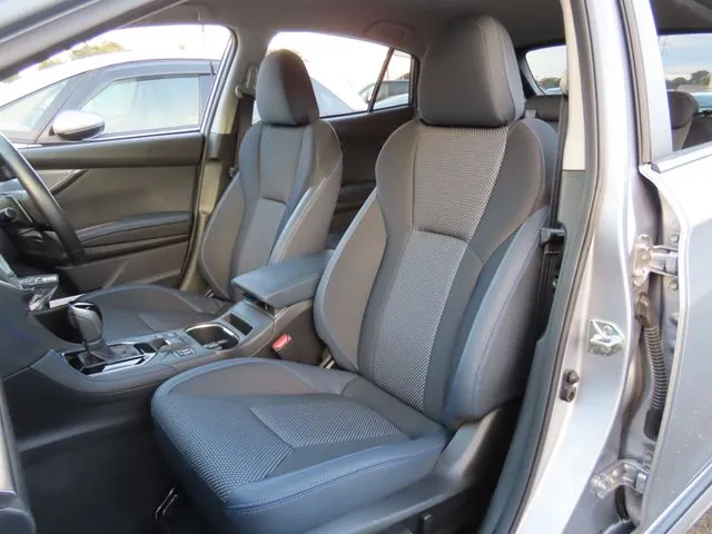 ＳＵＢＡＲＵ　ＸＶ　ハイブリッド（スバル）の車両写真