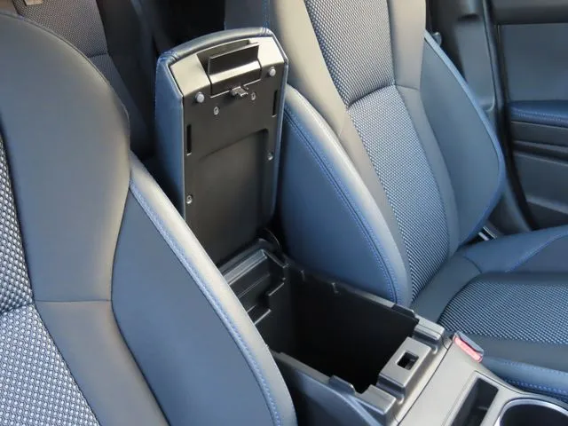 ＳＵＢＡＲＵ　ＸＶ　ハイブリッド（スバル）の車両写真