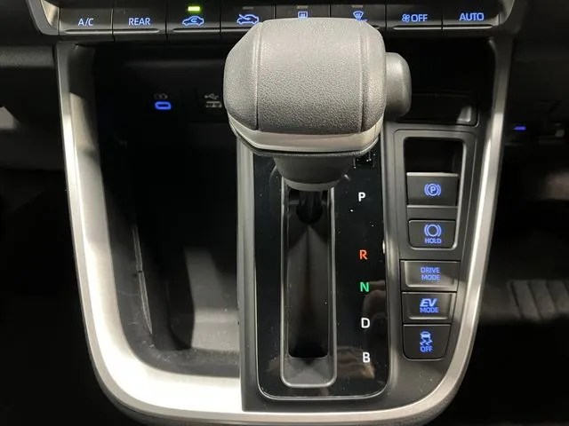 ノア　ハイブリッド（トヨタ）の車両写真