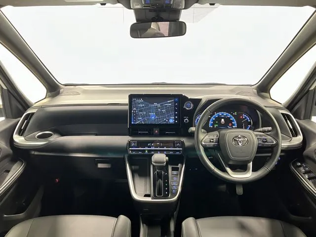 ノア　ハイブリッド（トヨタ）の車両写真