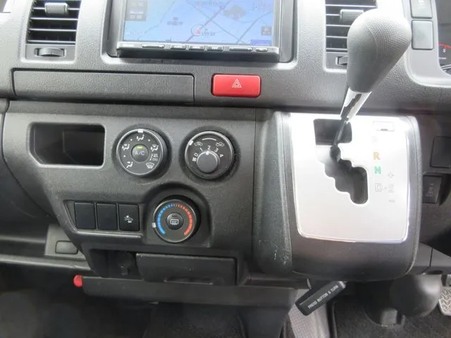 トヨタ ハイエースバン 4WD