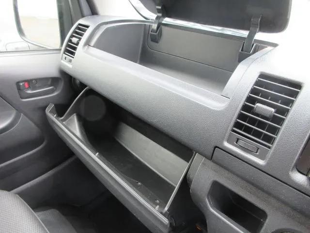 トヨタ ハイエースバン 4WD