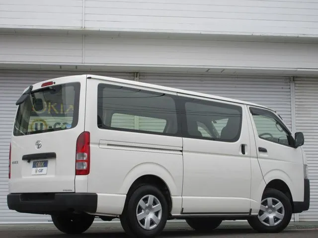 トヨタ ハイエースバン 4WD
