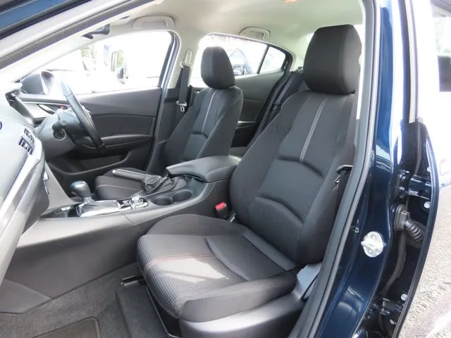 アクセラ　セダン（マツダ）の車両写真