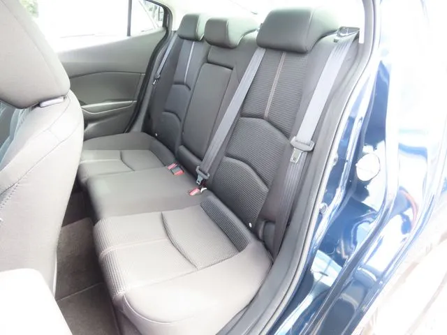 アクセラ　セダン（マツダ）の車両写真