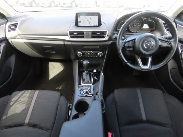 アクセラ　セダン（マツダ）の車両写真