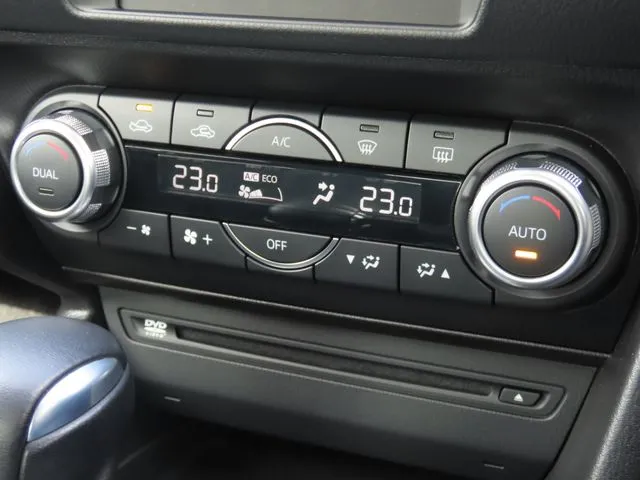 アクセラ　セダン（マツダ）の車両写真