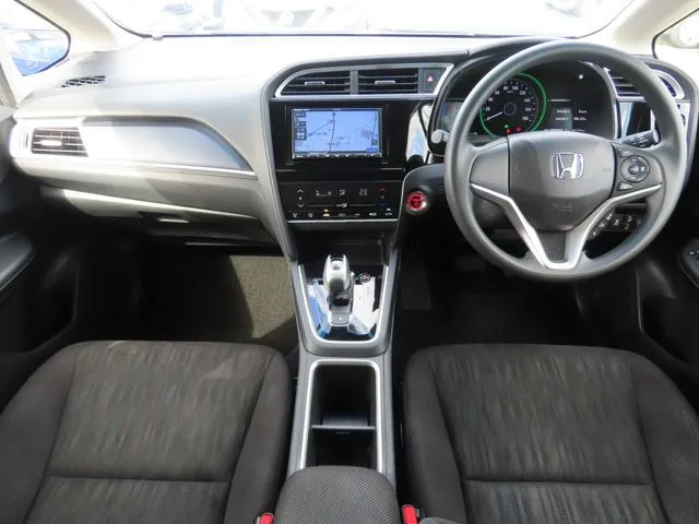 ホンダ　シャトル　ハイブリッド