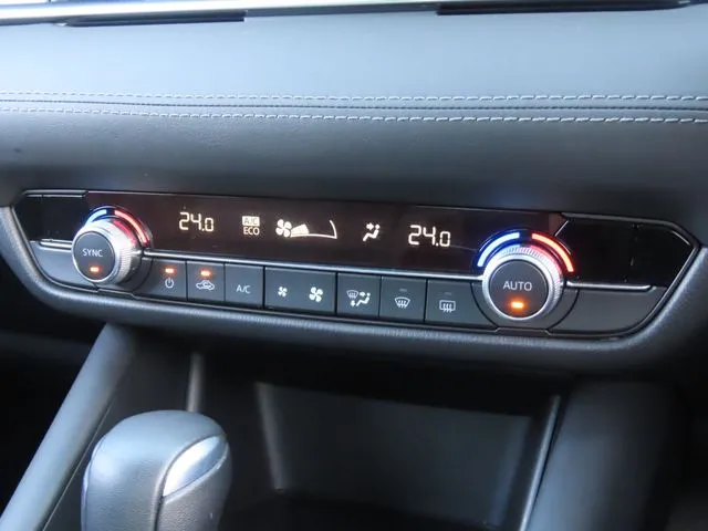 マツダ　ＭＡＺＤＡ６　セダン