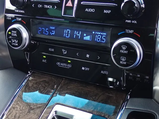 アルファード　ハイブリッド　４ＷＤ（トヨタ）の車両写真