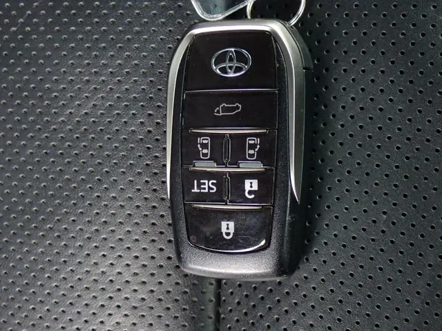 アルファード　ハイブリッド　４ＷＤ（トヨタ）の車両写真