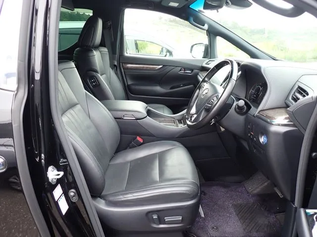 アルファード　ハイブリッド　４ＷＤ（トヨタ）の車両写真