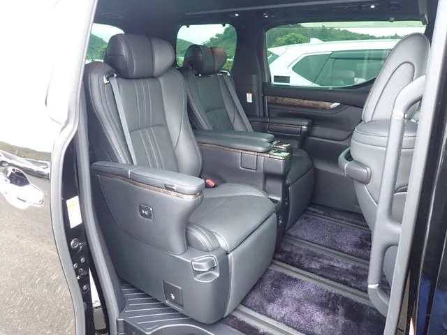 アルファード　ハイブリッド　４ＷＤ（トヨタ）の車両写真