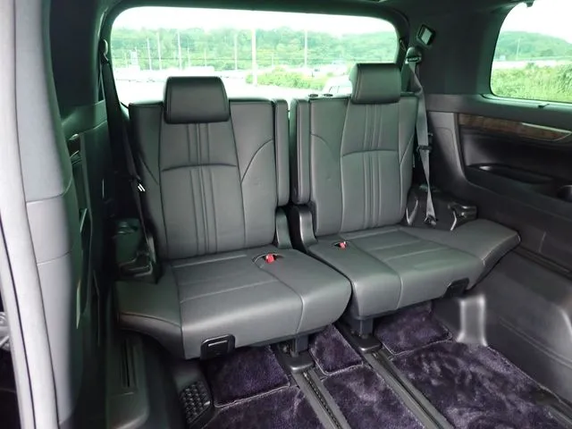 アルファード　ハイブリッド　４ＷＤ（トヨタ）の車両写真