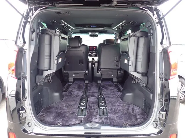 アルファード　ハイブリッド　４ＷＤ（トヨタ）の車両写真