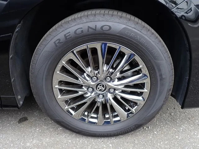 アルファード　ハイブリッド　４ＷＤ（トヨタ）の車両写真