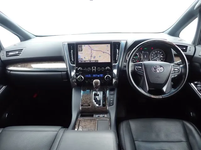 アルファード　ハイブリッド　４ＷＤ（トヨタ）の車両写真