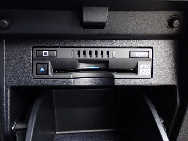 アルファード　ハイブリッド　４ＷＤ（トヨタ）の車両写真