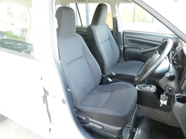 サクシードバン　２ＷＤ（トヨタ）の車両写真