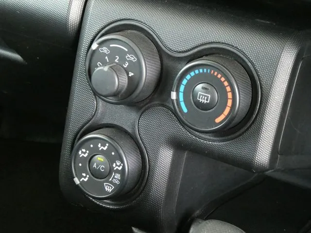 サクシードバン　２ＷＤ（トヨタ）の車両写真