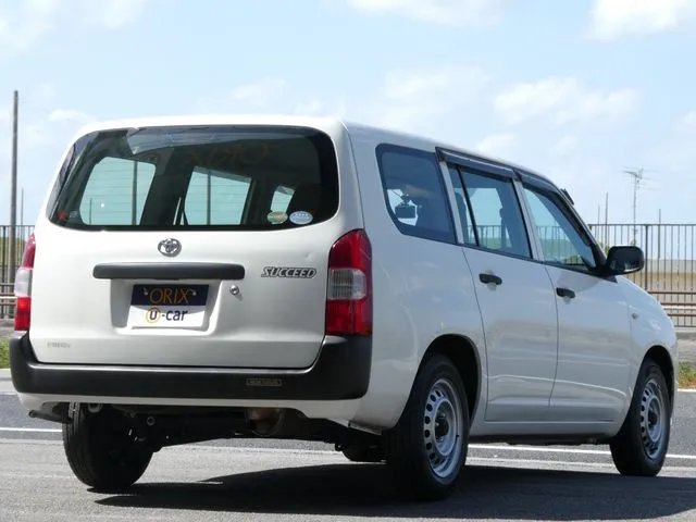 サクシードバン　２ＷＤ（トヨタ）の車両写真
