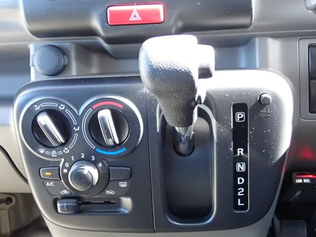 エブリイバン（スズキ）の車両写真