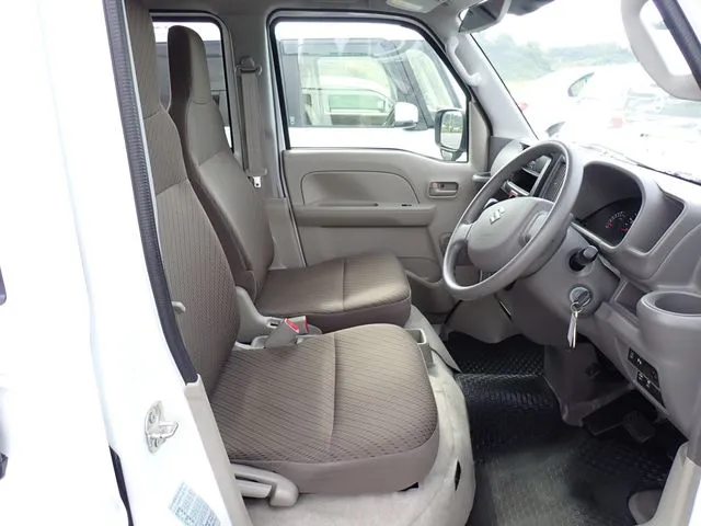 エブリイバン（スズキ）の車両写真