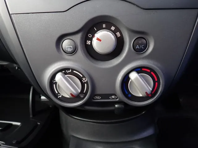 ニッサン　ノート