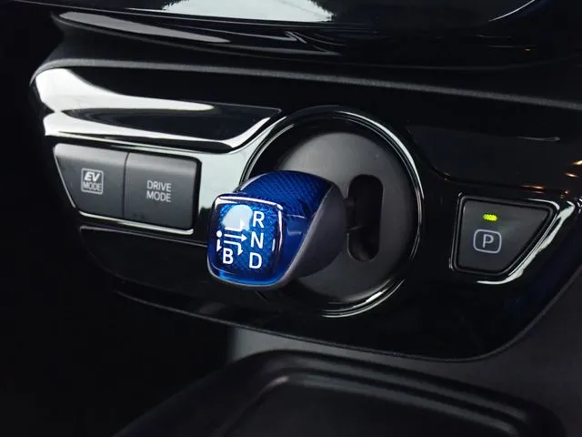 トヨタ プリウス