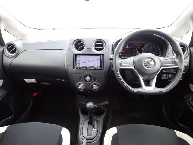 ノート（ニッサン）の車両写真