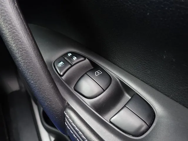 ニッサン　エクストレイル　４ＷＤ