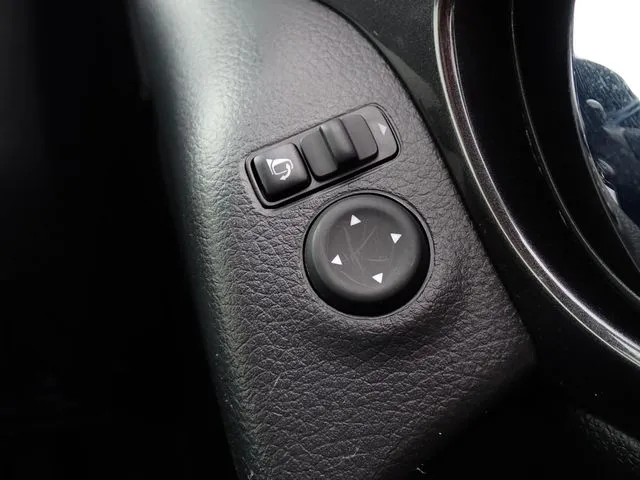 ニッサン　エクストレイル　４ＷＤ