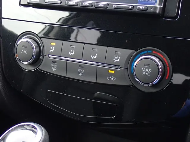 ニッサン　エクストレイル　４ＷＤ