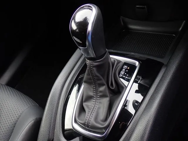 ニッサン　エクストレイル　４ＷＤ