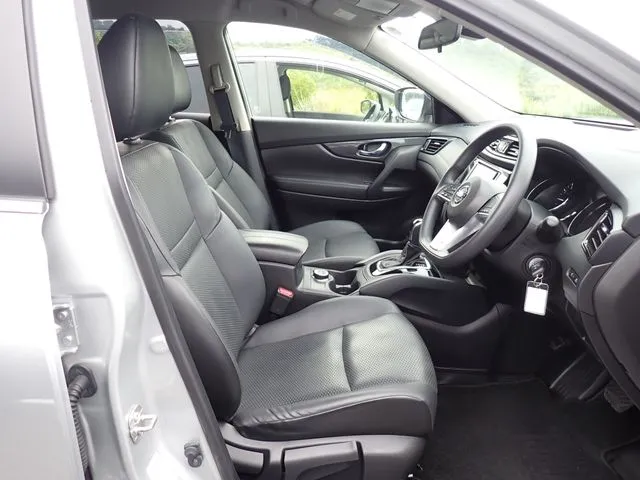 ニッサン　エクストレイル　４ＷＤ