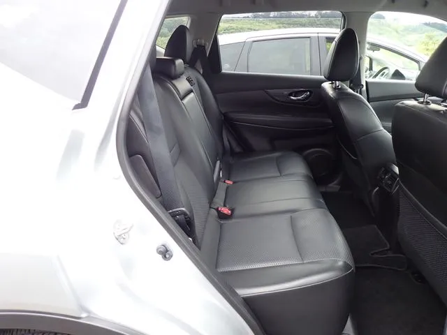 ニッサン　エクストレイル　４ＷＤ