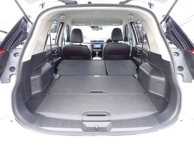 ニッサン　エクストレイル　４ＷＤ