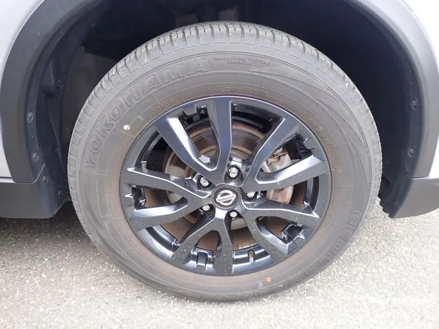 ニッサン　エクストレイル　４ＷＤ