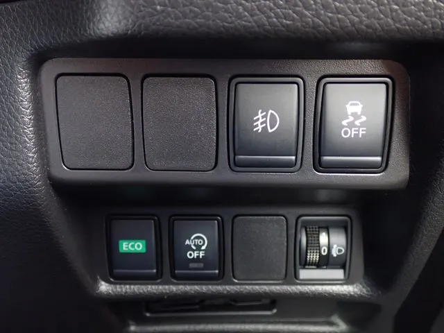 ニッサン　エクストレイル　４ＷＤ