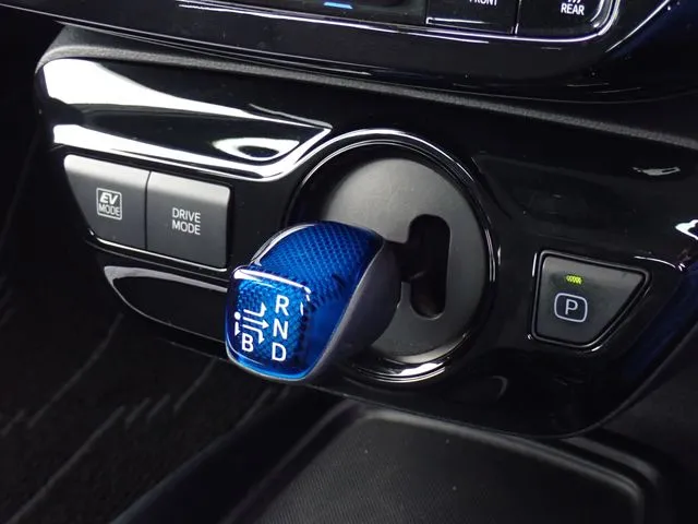 トヨタ プリウス