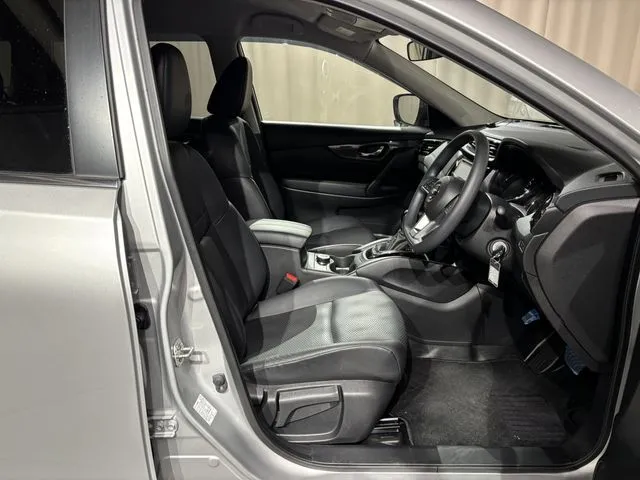 ニッサン　エクストレイル　４ＷＤ