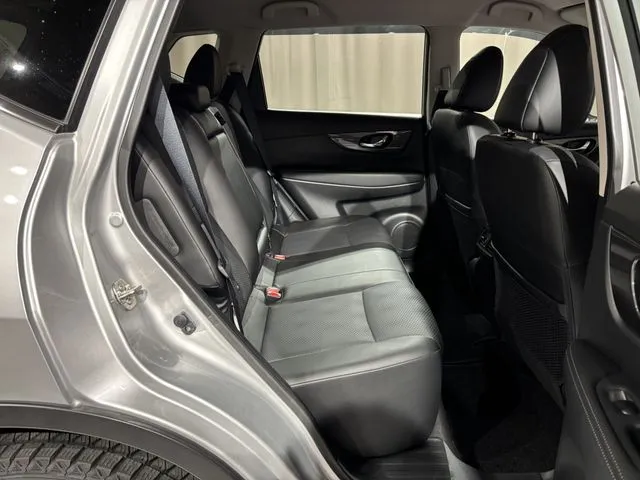 ニッサン　エクストレイル　４ＷＤ