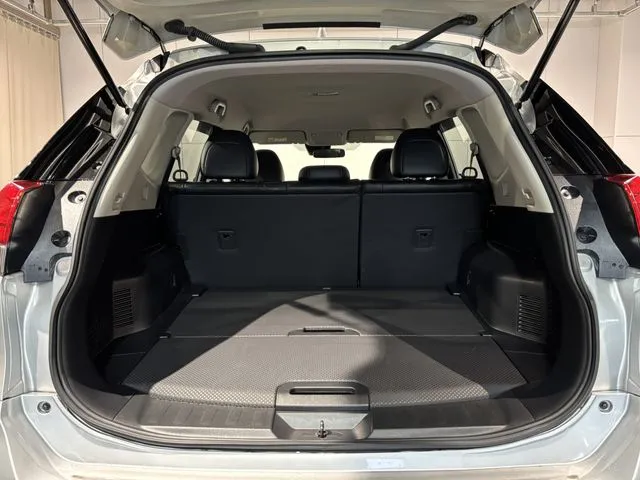 ニッサン　エクストレイル　４ＷＤ